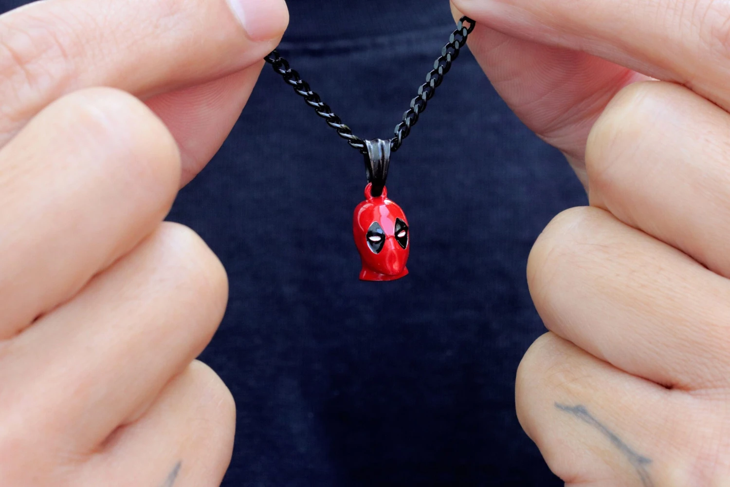 Marvel™ Deadpool Necklace 5 Marvel™ Deadpool Necklace - Image 5