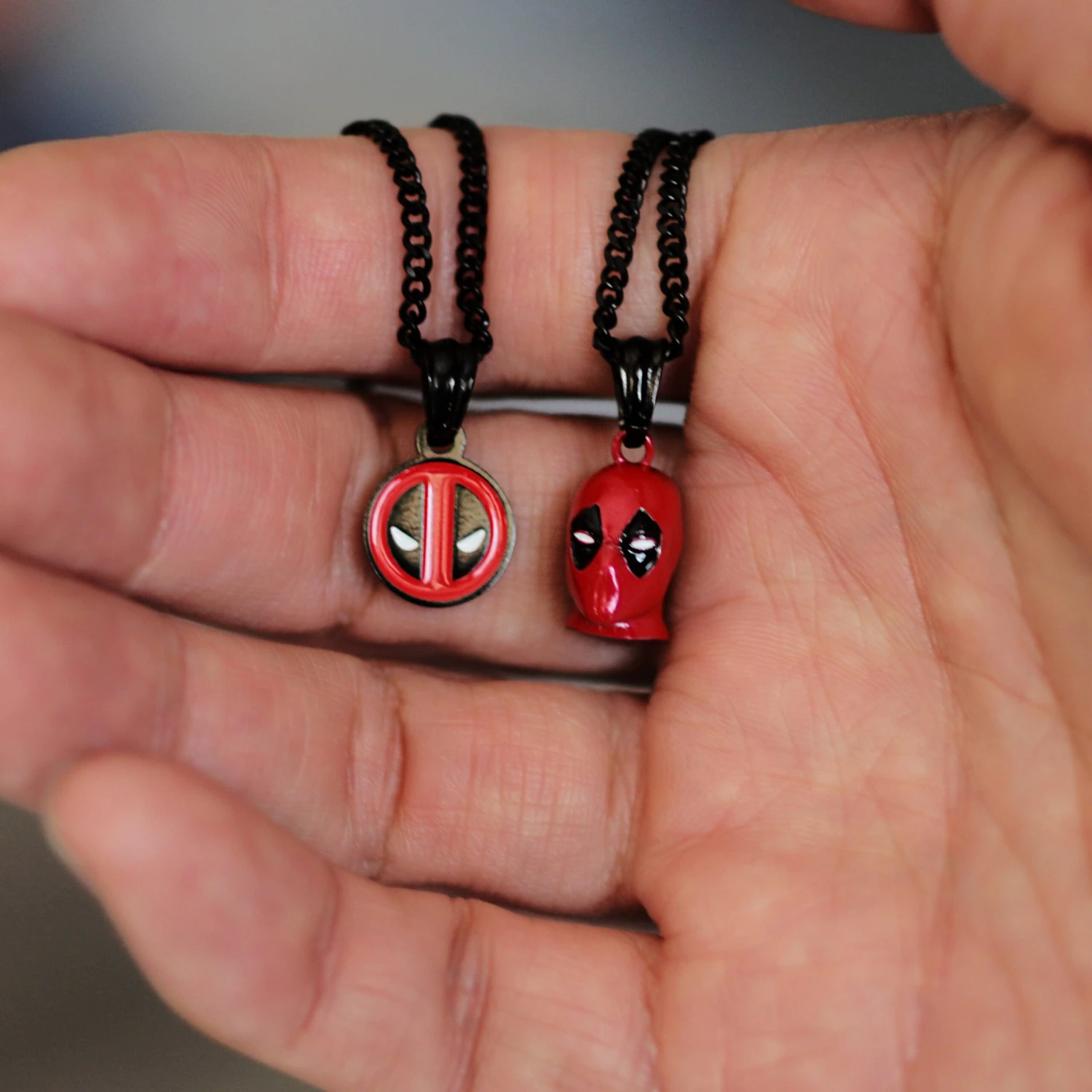 Marvel™ Deadpool Necklace 4 Marvel™ Deadpool Necklace - Image 4